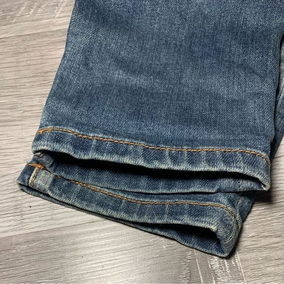 NWT CABI Medium Washed Destructed Skinny Jeans (Size 2) - Picture 11 of 16